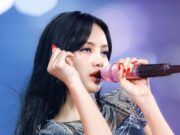 Lisa BLACKPINK Terciduk Semangati Thailand dan Korea di Pertandingan Sepak Bola! Lisa BLACKPINK Terciduk Semangati Thailand dan Korea di Pertandingan Sepak Bola!