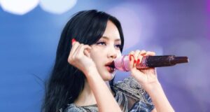 Lisa BLACKPINK Terciduk Semangati Thailand dan Korea di Pertandingan Sepak Bola! Lisa BLACKPINK Terciduk Semangati Thailand dan Korea di Pertandingan Sepak Bola!