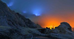 Mengungkap Keajaiban Blue Fire di Kawah Ijen: Fenomena Alam yang Memukau Blue Fire di Kawah Ijen - sumber foto BATIQA Hotels