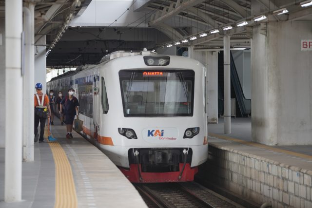 Terdapat Genangan Air di Sekitar Stasiun Bandara Soetta, Perjalanan Commuter Line Basoetta Terjadi Kendala.