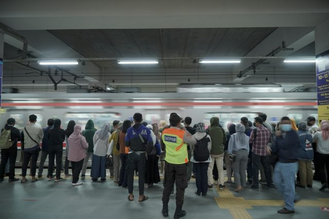 Naik 2%, KAI Commuter Sukses Layani Pengguna Commuter Line di Wilayah Jabodetabek, Merak, dan Bandara Soetta