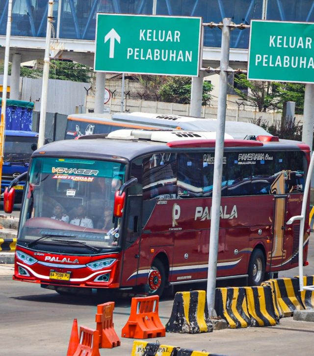 Naik Bus Jakarta-Padang: Petualangan 25 Jam yang Tak Terlupakan