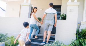 Harga Rumah di Indonesia Makin Tak Terjangkau untuk Anak Muda ilustrasi rumah di indonesia - sumber foto Istock