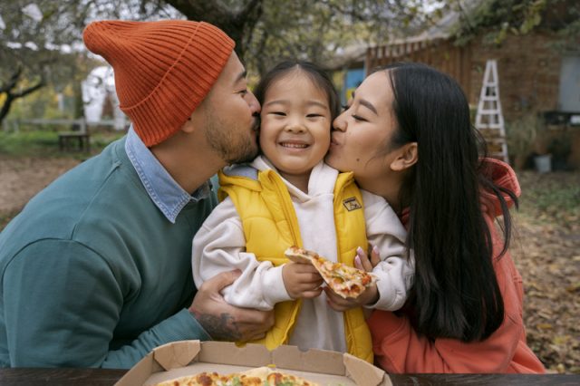 Ilustrasi Cermin Cinta Hubungan Cinta Orang Tua - sumber foto Freepik