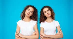 Red Flag Zodiak: Gemini dan Moody-nya yang Sulit Diprediksi! ilustrasi red flag zodiak gemini - sumber gambar FREEPIK