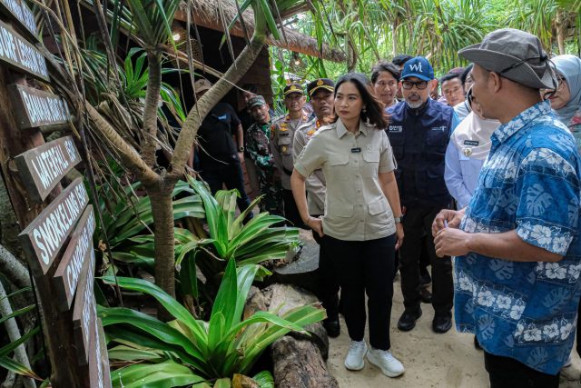 Jelang Lebaran, Wamenpar Buka Rapat Siaga Wisata dan Tinjau Destinasi di Banten