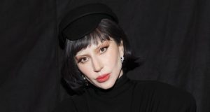 Lady Gaga Minta Maaf karena Mikrofon Rusak di Coachella: “Setidaknya Aku Nyanyi Live!” Lady Gaga Minta Maaf karena Mikrofon Rusak di Coachella: “Setidaknya Aku Nyanyi Live!”