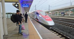 Puncak Arus Balik, Penumpang Whoosh dari Bandung Disarankan Gunakan KA Feeder dari Bandung Puncak Arus Balik, Penumpang Whoosh dari Bandung Disarankan Gunakan KA Feeder dari Bandung