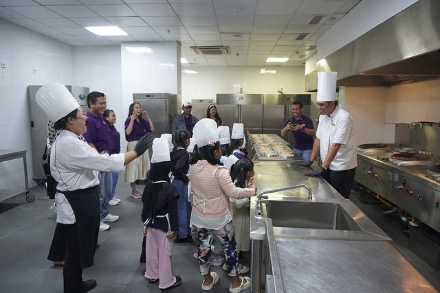 Keceriaan Koki Cilik Anak-Anak Cikande Antusias Bikin Pizza di Swiss-Belinn Modern - sumber foto Istimewa