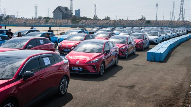 “Volt to Victory”: Parade 120 Mobil Listrik MG Ramaikan Sirkuit Formula E Ancol, Dukung Jakarta E-Prix 2025