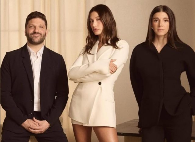 Hailey Bieber Teken Kontrak Rp14 Triliun dengan Merek Kosmetik Ternama Hailey Bieber Teken Kontrak Rp14 Triliun dengan Merek Kosmetik Ternama