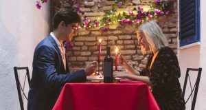 First Date, First Split Bill? Fenomena Anak Muda yang Bikin Pro dan Kontra Ilustrasi First Date, First Split Bill? Fenomena Anak Muda yang Bikin Pro-Kontra, Foto: Freepik