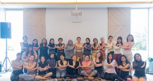 Rasakan Kedamaian: Sesi Yoga dengan Alunan Suara di Harris Puri Mansion Rasakan Kedamaian: Sesi Yoga dengan Alunan Suara di Harris Puri Mansion