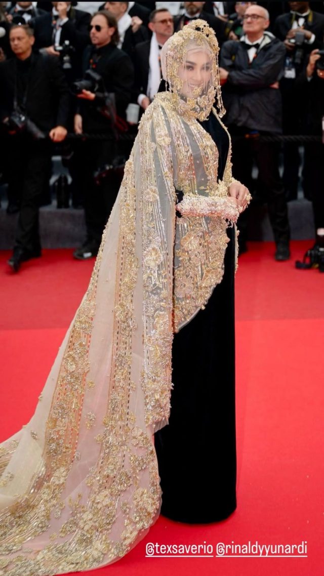 Syahrini mendapatkan penghargaan UNESCO - sumber foto Instagram princessyahrini