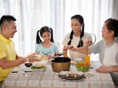 French Parenting: Rahasia Pola Asuh Santai Tapi Efektif yang Bikin Anak Tumbuh Mandiri Ilustrasi French Parenting: Rahasia Pola Asuh Santai Tapi Efektif yang Bikin Anak Tumbuh Mandiri, Foto: Freepik