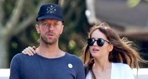 Chris Martin & Dakota Johnson Berpisah Setelah 8 Tahun: Sempat Bertunangan Diam-Diam Chris Martin & Dakota Johnson Berpisah Setelah 8 Tahun: Sempat Bertunangan Diam-Diam