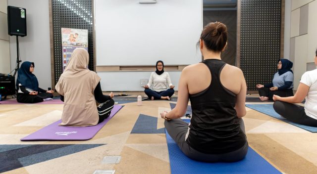 Rayakan Hari Yoga Sedunia 2025, HARRIS Puri Mansion Gelar Relaxing Yoga untuk Hidup Seimbang