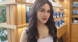 Namira Tuangkan Kisah Cinta yang Penuh Makna dalam Lagu “Temaniku Hirup Dunia” Namira Tuangkan Kisah Cinta yang Penuh Makna dalam Lagu "Temaniku Hirup Dunia"