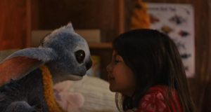 Disney Siapkan Sekuel Live-Action Lilo & Stitch, Chris Sanders Kembali Sebagai Penulis Disney Siapkan Sekuel Live-Action Lilo & Stitch, Chris Sanders Kembali Sebagai Penulis