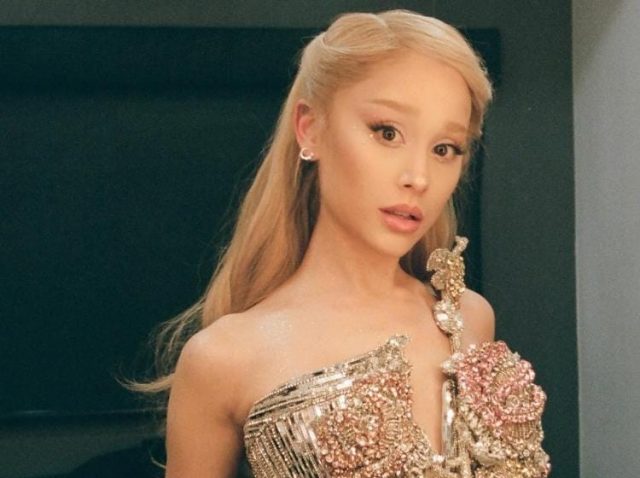 Ariana Grande Rilis Teaser Kriptik, Pertanda Musik Baru atau Proyek Rahasia di 2026?