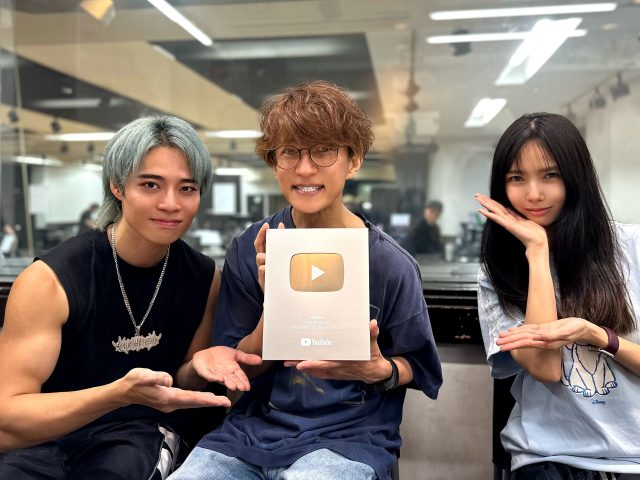 Like-an-Angel band mendapatkan Silver Play Button - sumber foto Instagram likeanangel_official Like-an-Angel band mendapatkan Silver Play Button - sumber foto Instagram likeanangel_official