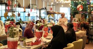 Swiss-Belinn Airport Surabaya Hadirkan Seni Merangkai Bunga Meriah Bertema Merah Putih Swiss-Belinn Airport Surabaya Hadirkan Seni Merangkai Bunga Meriah Bertema Merah Putih