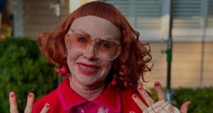 Prekuel WEAPONS Resmi Diproduksi dengan Judul AUNT GLADYS, Fokus pada Karakter Misterius Gladys Prekuel WEAPONS Resmi Diproduksi dengan Judul AUNT GLADYS, Fokus pada Karakter Misterius