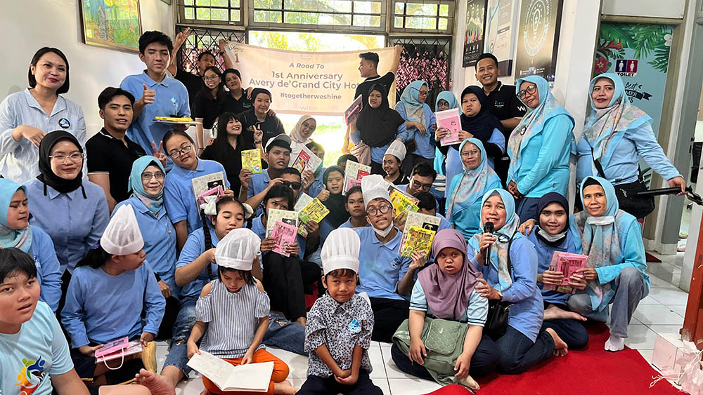 Avery de’Grand City Hotel Bandung Anniversary dengan Yayasan Biruku Indonesia - sumber foto Istimewa