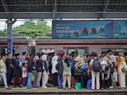 KAI Commuter & LRT Jabodebek: Integrasi Transportasi Publik yang Bikin Perjalanan Harian Lebih Praktis integrasi transportasi publik KAI Commuter, LRT Jabodebek - sumber foto KAI Commuter
