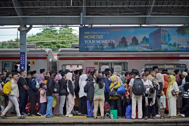 integrasi transportasi publik KAI Commuter, LRT Jabodebek - sumber foto KAI Commuter
