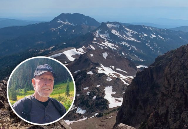 Chuck Norris hiking di Lassen Peak - sumber foto Instagram chucknorris