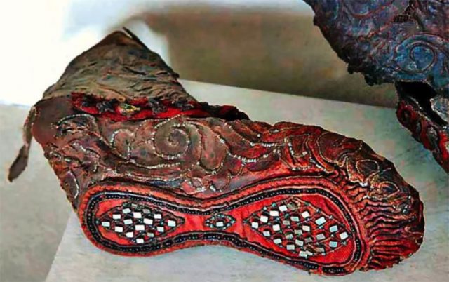 sepatu scythia 2300 tahun - sumber foto Instagram