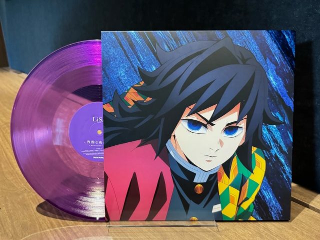Format vinyl Theme Song Kimetsu no Yaiba: Mugenjō-hen Lisa - Sumber foto Instagram xlisa_olivex