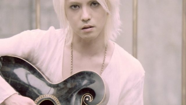 HYDE Evergreen di album Roentgen - sumber foto youtube HYDE Evergreen di album Roentgen - sumber foto youtube