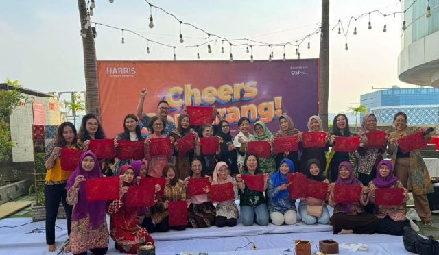 HARRIS Sentraland Semarang Gelar Membatik Motif Semarangan untuk Peringati Hari Batik Nasional HARRIS Sentraland Semarang Gelar Membatik Motif Semarangan untuk Peringati Hari Batik Nasional