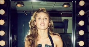 Luka Lama Jadi Inspirasi, Miley Cyrus Persembahkan Lagu Emosional untuk ‘Avatar: Fire and Ashes’ Luka Lama Jadi Inspirasi, Miley Cyrus Persembahkan Lagu Emosional untuk ‘Avatar: Fire and Ashes’