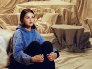 Selena Gomez Rilis Music Video “In The Dark,” Soundtrack Emosional untuk Serial Netflix Nobody Wants This Season 2 Selena Gomez Rilis Music Video “In The Dark,” Soundtrack Emosional untuk Serial Netflix Nobody Wants This Season 2