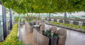 Relaksasi Berkelas di Atas Awan: Sky Lounge Vasaka Hotel Jakarta Hadirkan Pengalaman 360 Derajat Tak Terlupakan Relaksasi Berkelas di Atas Awan: Sky Lounge Vasaka Hotel Jakarta Hadirkan Pengalaman 360 Derajat Tak Terlupakan