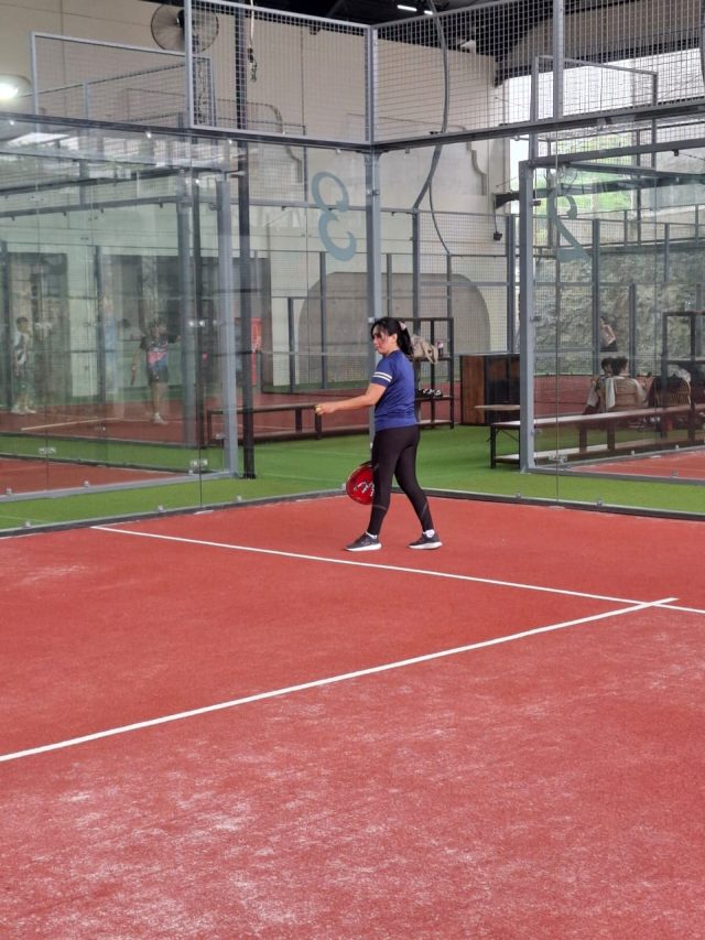 Inilah 5 Kiat Main Padel untuk Pemula Wanita Agar Aman dan Anti Cedera Inilah 5 Kiat Main Padel untuk Pemula Wanita Agar Aman dan Anti Cedera