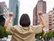 Bukan Skandinavia, Tapi Indonesia yang Paling Bahagia di Dunia! Ini Rahasianya, Urbie’s! Indonesia negara paling bahagia di dunia Global Flourishing Study Harvard - sumber foto Freepik