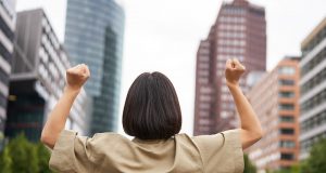 Bukan Skandinavia, Tapi Indonesia yang Paling Bahagia di Dunia! Ini Rahasianya, Urbie’s! Indonesia negara paling bahagia di dunia Global Flourishing Study Harvard - sumber foto Freepik