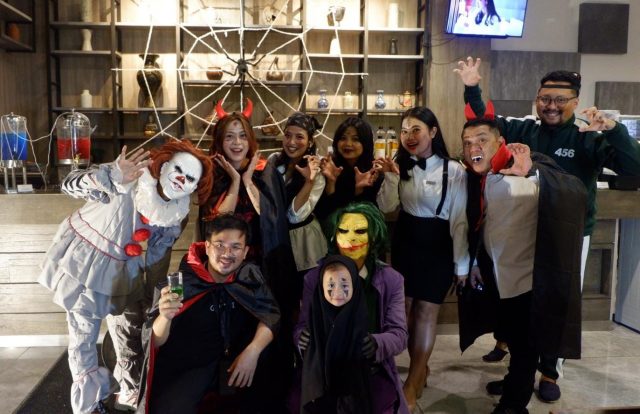 Serunya Halloween In The Sky di Altitude Sky Lounge ASTON Inn Pandanaran Semarang, Makan Malam dengan Nuansa Horor Elegan