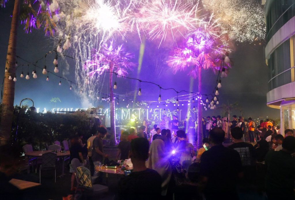 IGNITE A NEW CHAPTER 2026 di HARRIS Hotel Sentraland Semarang.Tahun Baru 2026 di Semarang - sumber foto Harris