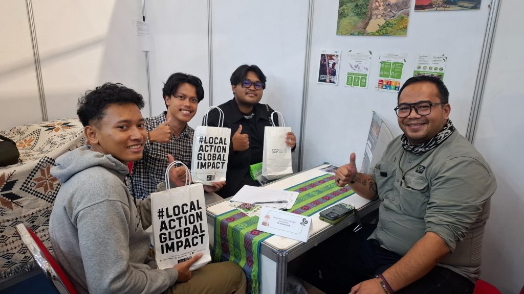 Suasana booth GEF SGP Indonesia dan Amati Indonesia saat Dies Natalis di Fakultas Pertanian Universitas Brawijaya, Malang, Jawa Timur, Selasa (4/11/2025).(Dok. Pribadi)