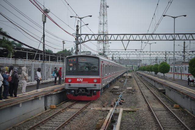 KAI Commuter Tegaskan Komitmen Keamanan dan Keselamatan Pengguna KRL di Masa Nataru