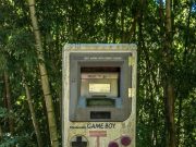 Game Boy Mailbox di Hutan Jepang! Misteri Retro yang Bikin Nintendo Fans Terkesima Game Boy Mailbox di temukan di pedalaman Jepang - sumber foto Instagram fanaticscollect_