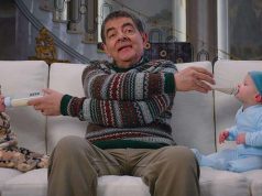 Rowan Atkinson Kembali di “Man vs Baby”: Natal Kacau ala Mr. Bean! Rowan Atkinson di film Man vs Baby Netflix - sumber foto Netflix