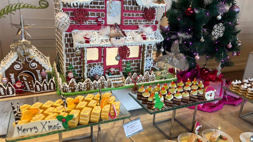 Malam Natal Meriah di Swiss-Belhotel Airport Jakarta: Mulai dari Pohon Natal Berkilau sampai All-You-Can-Eat Spesial!