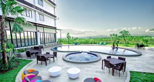 Hotel NEO: Pilihan Akomodasi Modern dan Futuristik bagi Generasi Milenial Pool - NEO Eltari Kupang - Med