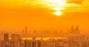 Fenomena Cuaca Panas di Indonesia Bukan Gelombang Panas ilustrasi gelombang panas atau heatwave